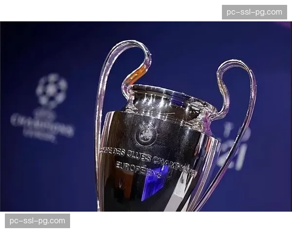 为迎接决赛，多特蒙德市内竖起巨型欧冠奖杯模型